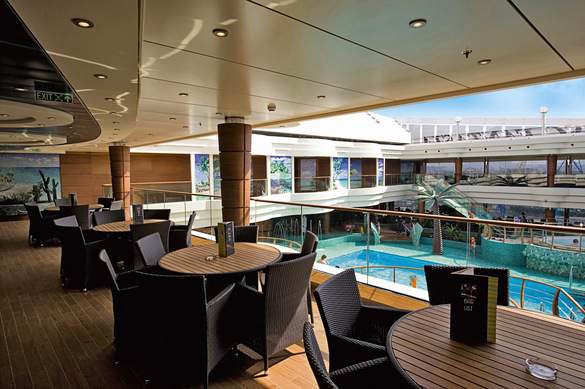 MSC Cruises, MSC Fantasia, Pool Bar 3, Copyrights - MSC Rights.jpg
